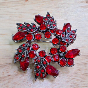 Vintage Red Rhinestone Christmas Wreath Brooch Silver Tone Holiday Pin 2"